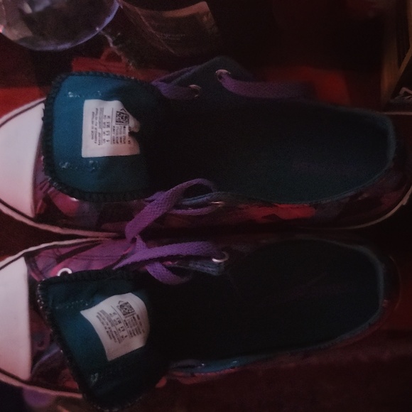 Converse shoes - Picture 7 of 8